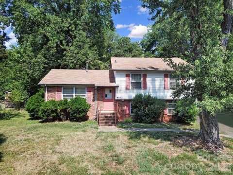 Photo of 6010 Red Carriage Lane, Charlotte, NC 28212 (MLS # 4407873)