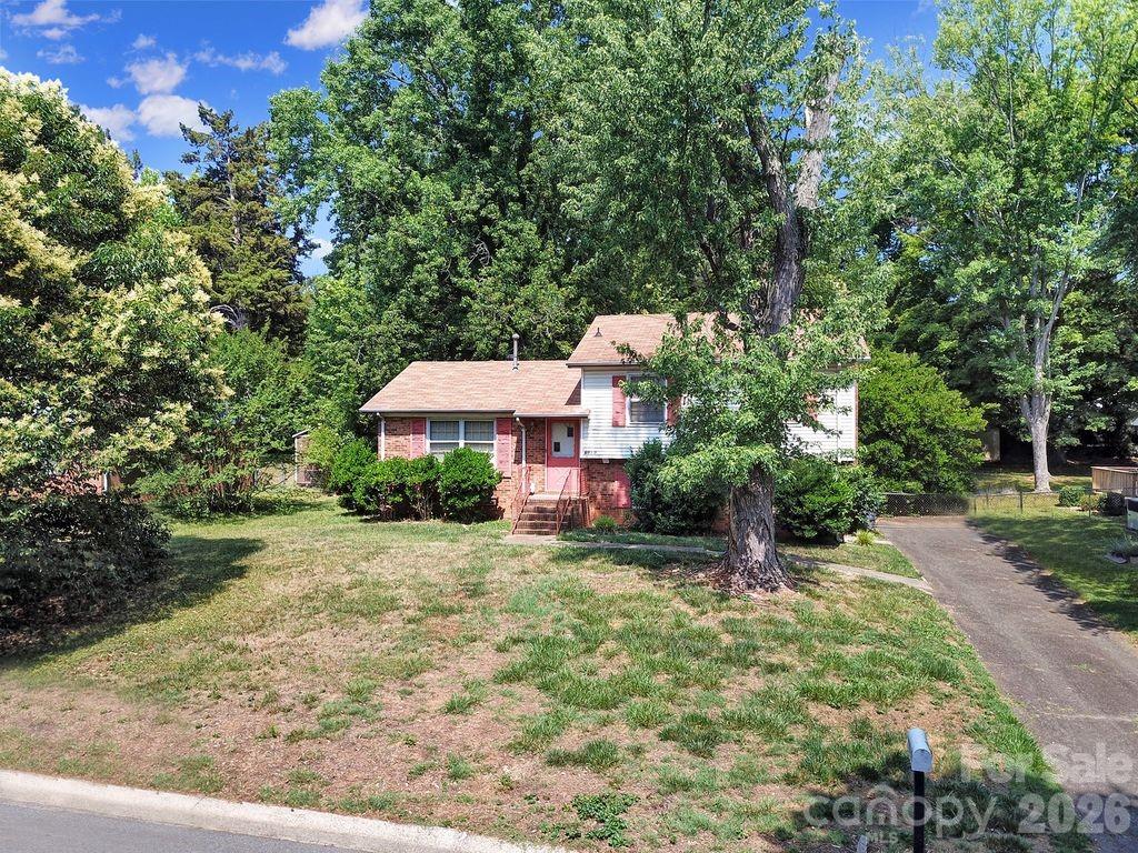 6010 Red Carriage Lane