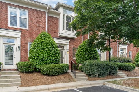 Townhouse in Charlotte NC 2727 Dilworth Heights Lane.jpg