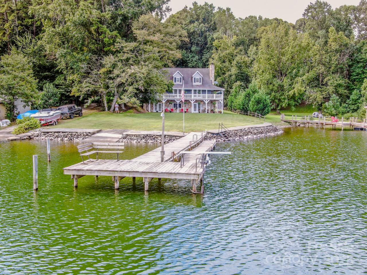 118 Dunsmere Lane