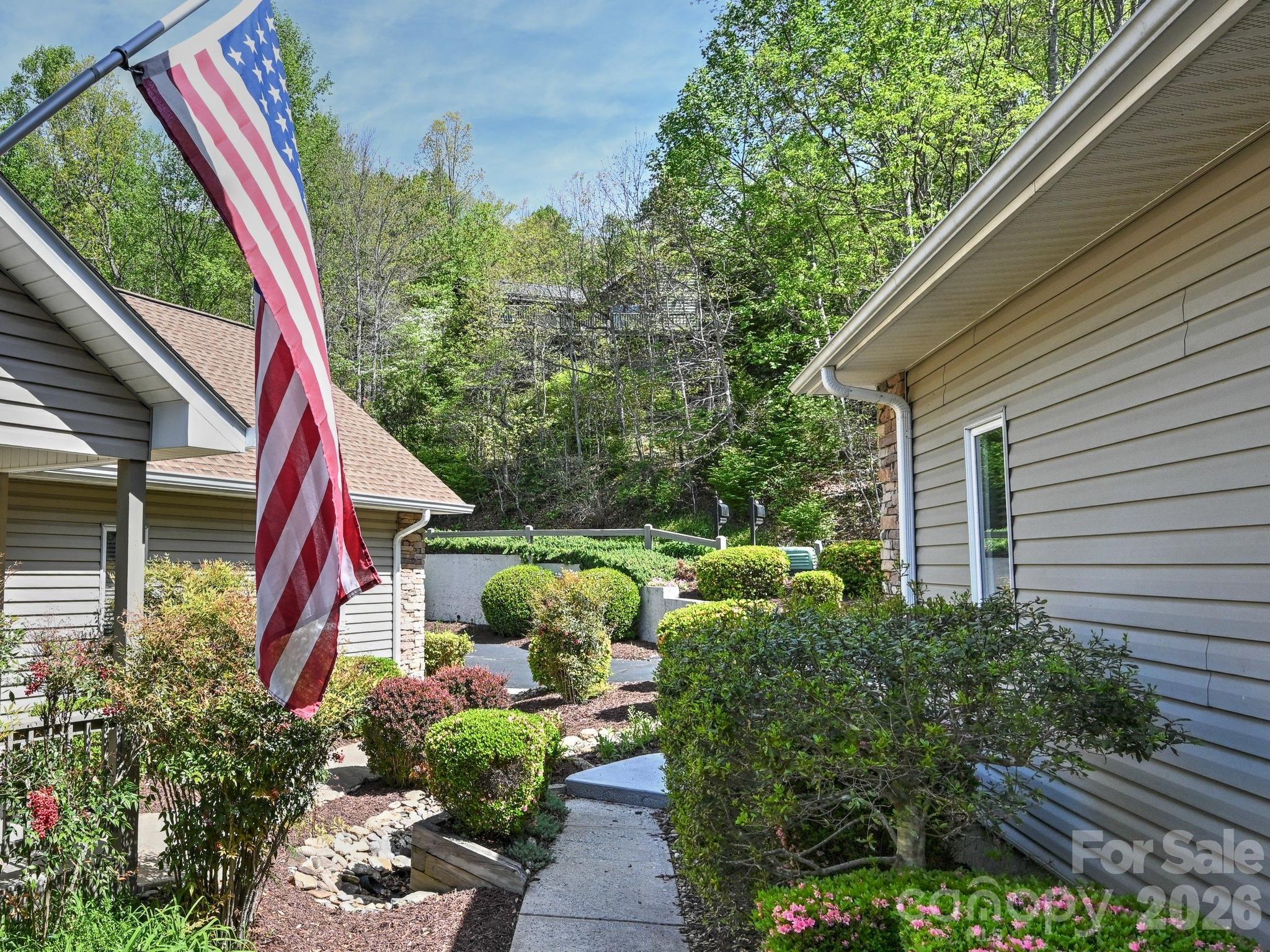 2208 E Cumming Woods Lane