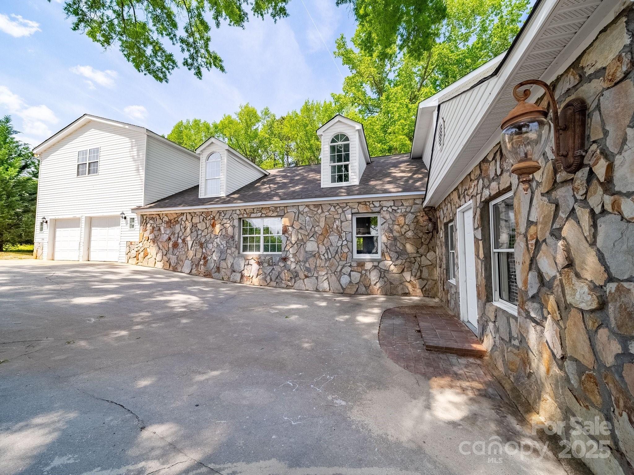 308 E Miller Street 1