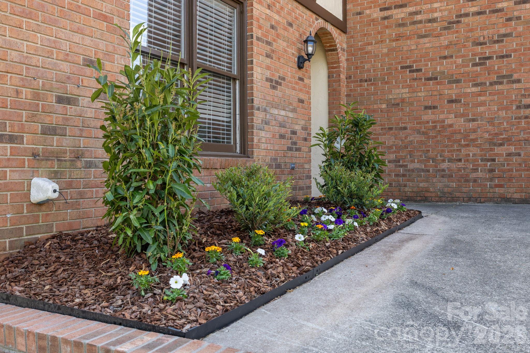 451 Camrose Circle NE