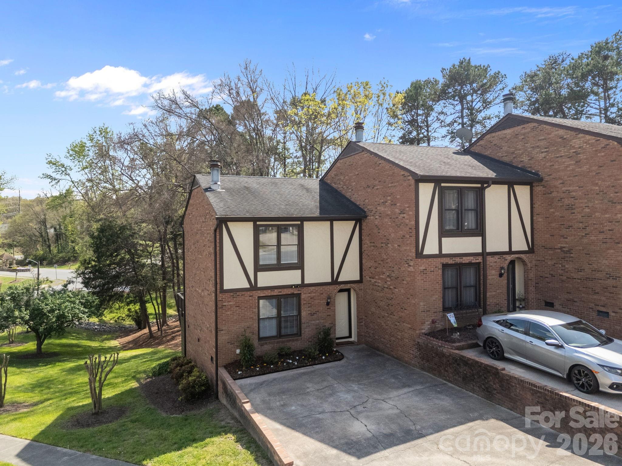 451 Camrose Circle NE