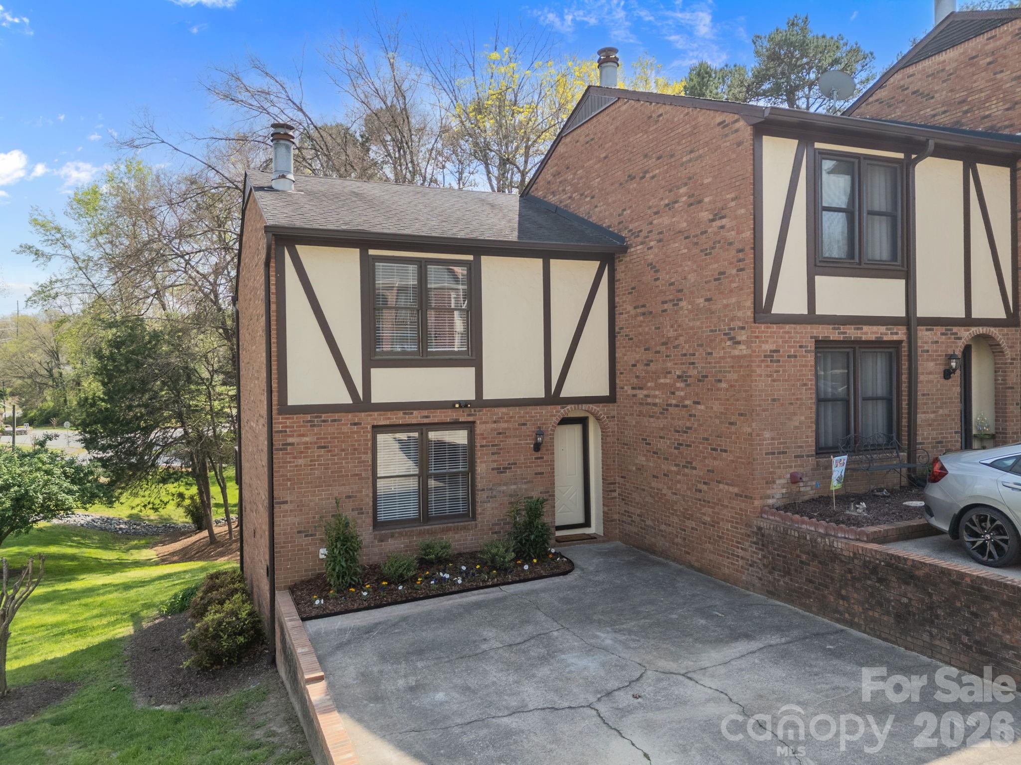 451 Camrose Circle NE