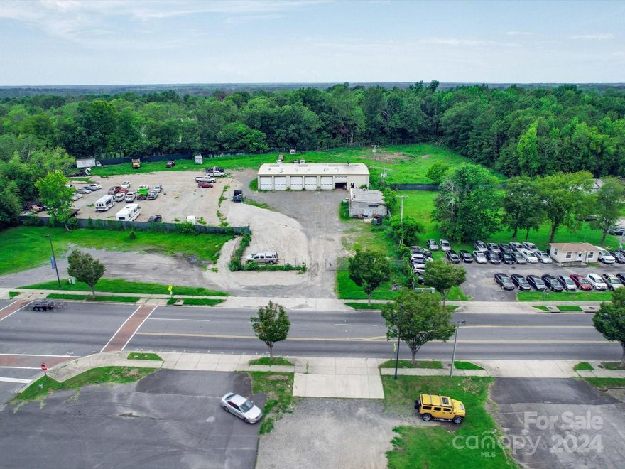 Prime site located in an opportunity zone.  Current use is automotive repair. 
This property consist of 4 parcels  6020101012, 6020101018, 6020101017, 6020101019 
The property is located in an opportunity zone. The City of Rock Hill is willing to collaborate with businesses to enhance the Saluda Street corridor.   This property consists of approximately 300ft of street frontage on Saluda Street and approximately 60ft on Lige Street; there are two buildings on site both in need of repair.