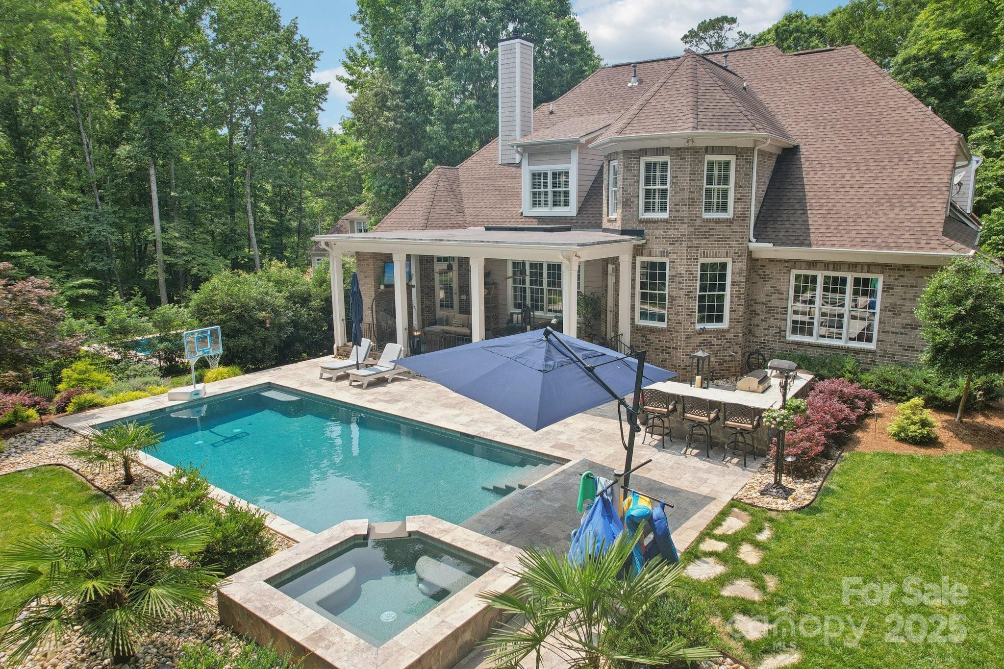 3327 Lakeside Drive