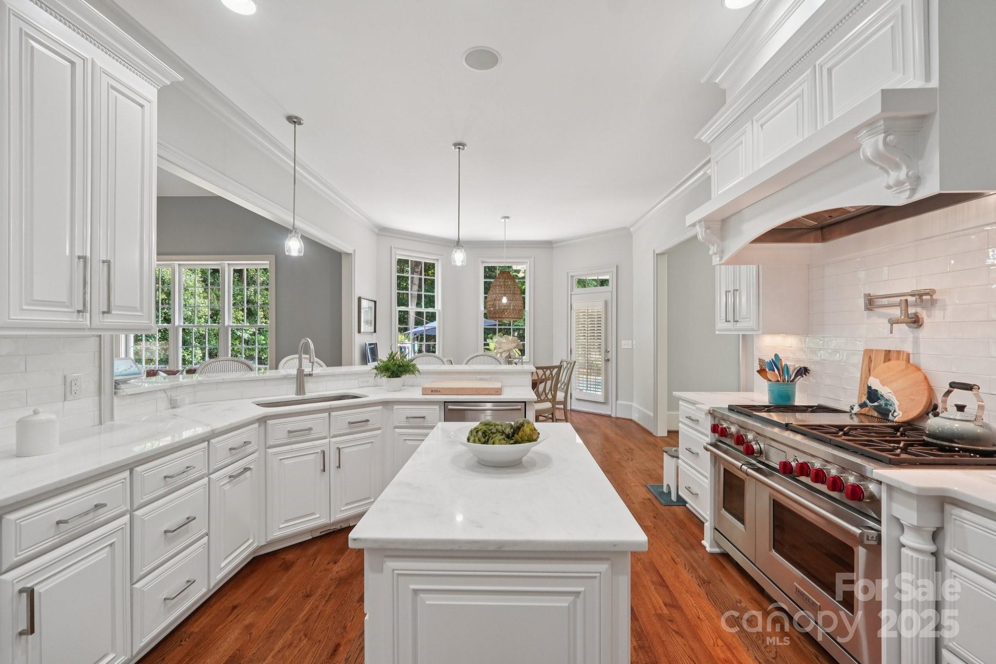 3327 Lakeside Drive