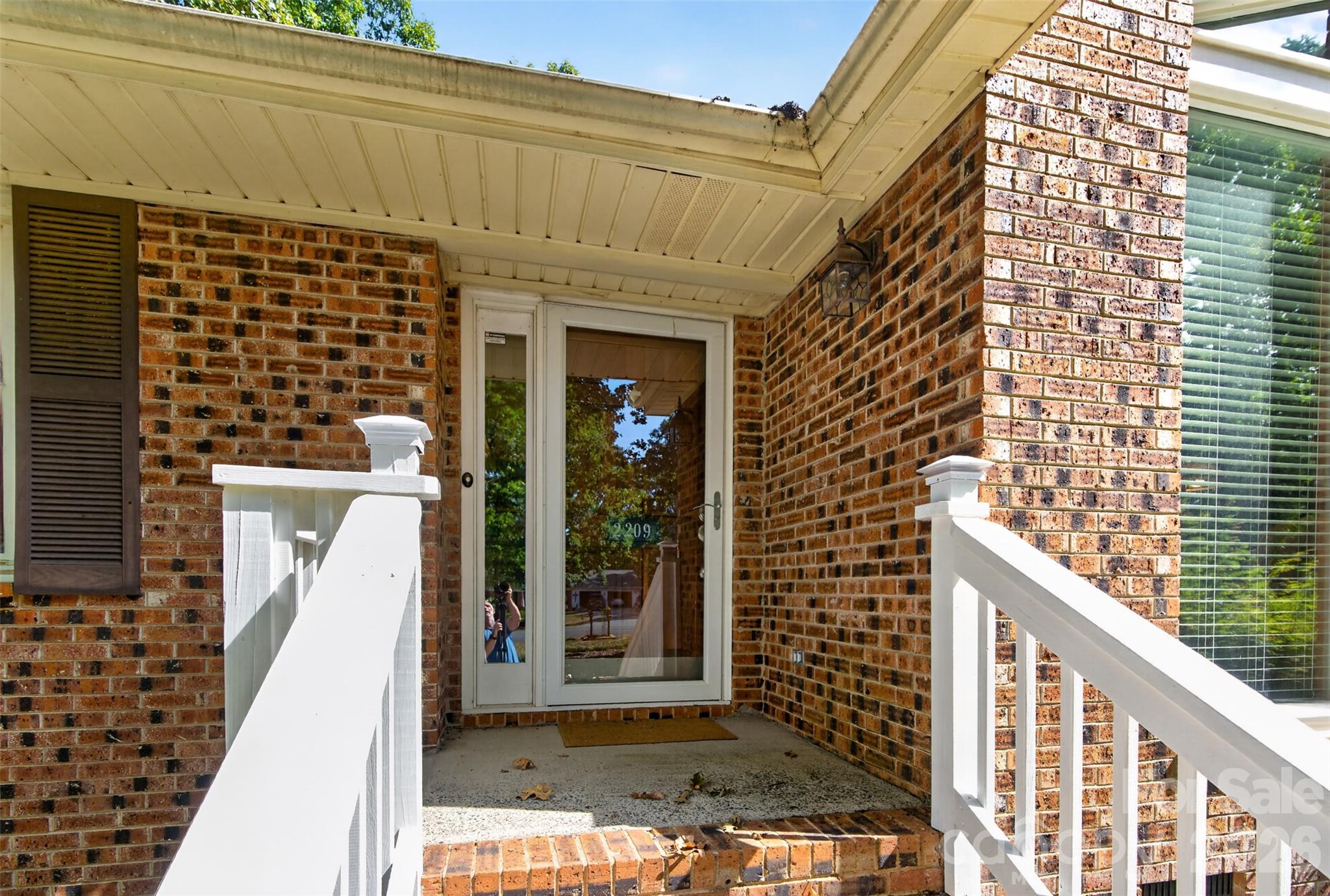2209 Rainbrook Drive