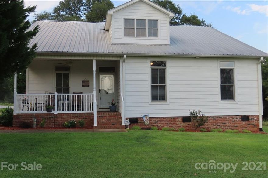 Beautiful 3 bedroom, 2 bathroom home located in Cliffside and additional parcel included with this property, giving you privacy and plenty of outside room.  This home features an open floor plan with high ceilings making it feel like you have plenty of open space.  Metal roof, hardwood flooring throughout except bathrooms and laundry room.  Newer kitchen, new fresh paint, new SS refrigerator, new stove/range, and new washer and dryer included.  Nice additional room that can be used for an office or extra living area.  Walk-in closet in Master and oversized closets in two additional bedrooms.  This house also includes a nice oversized garage leaving plenty of room for two vehicles and storage.