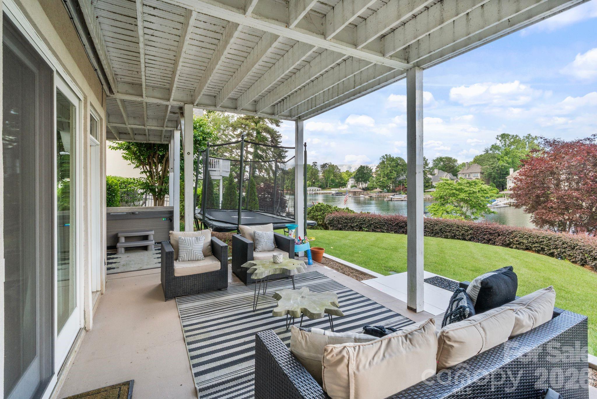 The Peninsula - Residential