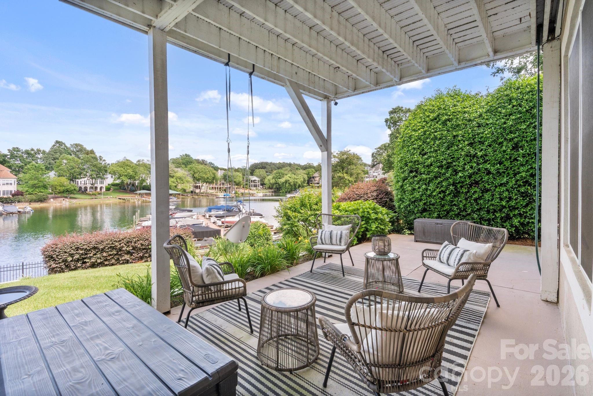 The Peninsula - Residential