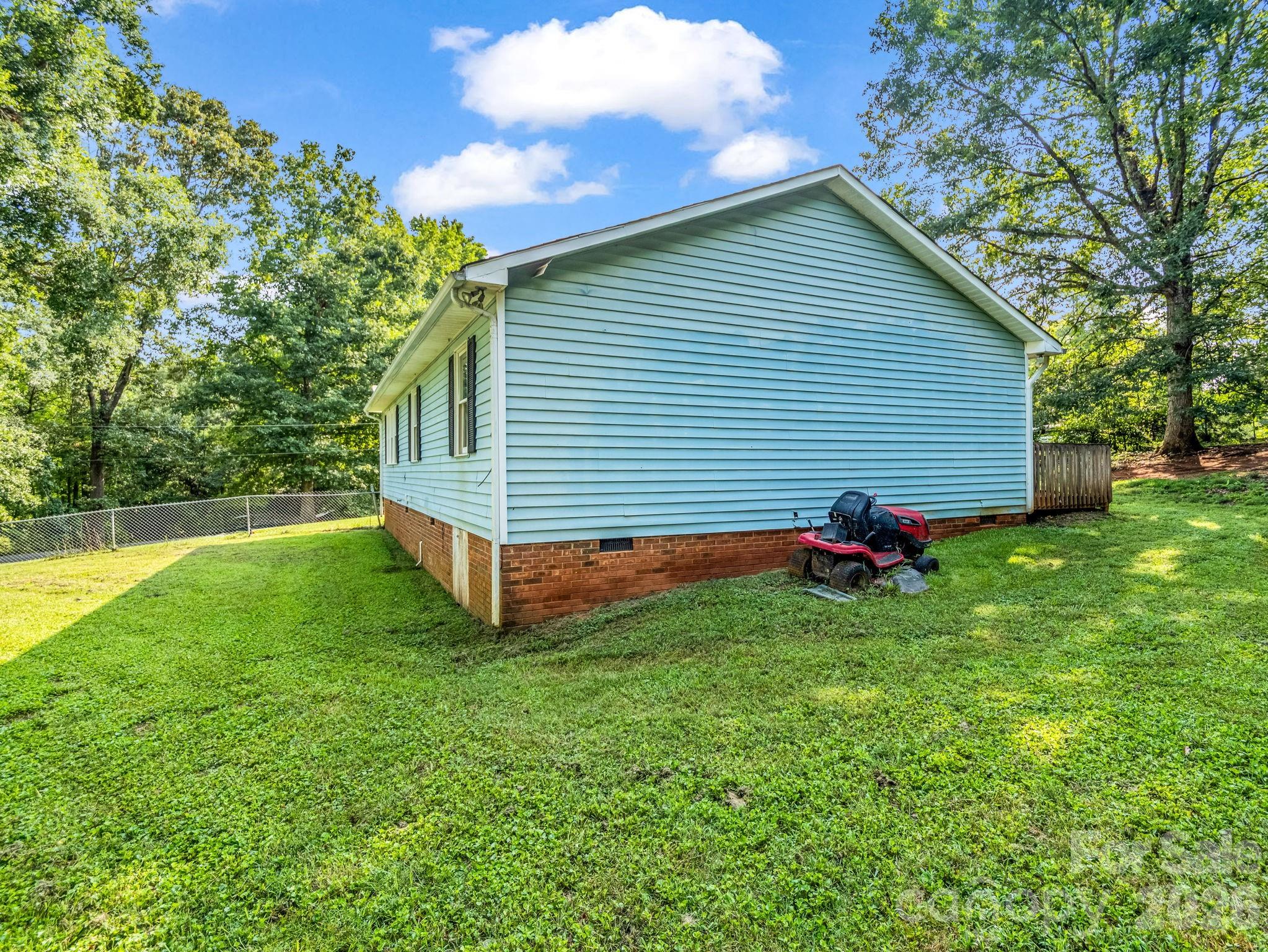 151 W Melissa Lane