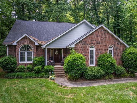 Single Family Residence in Mount Holly NC 645 Deerfield Drive.jpg