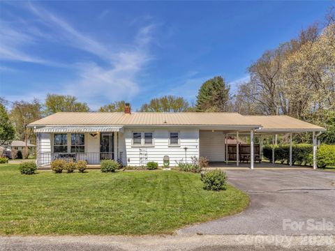 Photo of 68 Skyview Drive, Waynesville, NC 28786 (MLS # 4368765)