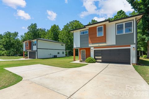 Photo of 8925 Harrisburg Road, Charlotte, NC 28215 (MLS # 4380579)
