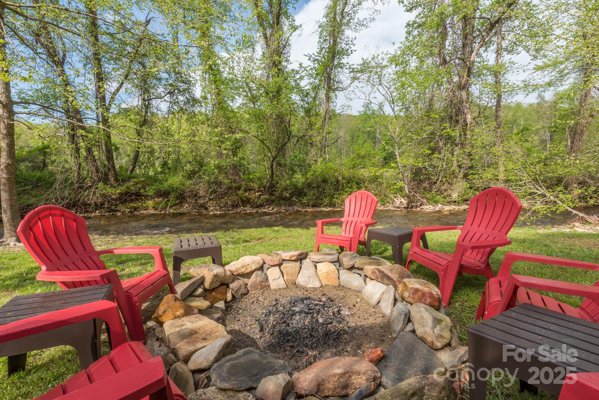 2086 NC Hwy 9 Highway