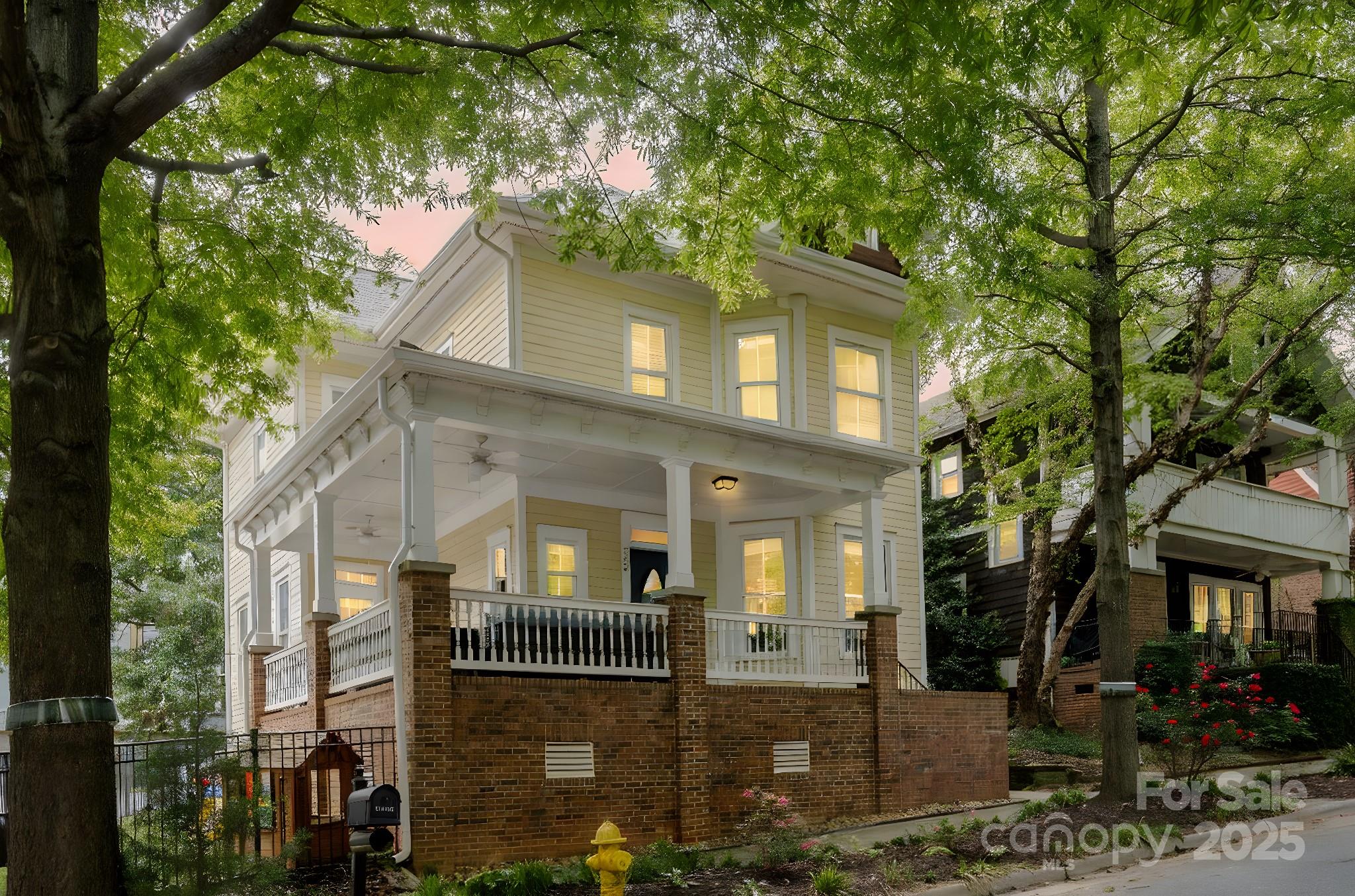 734 E 10th Street