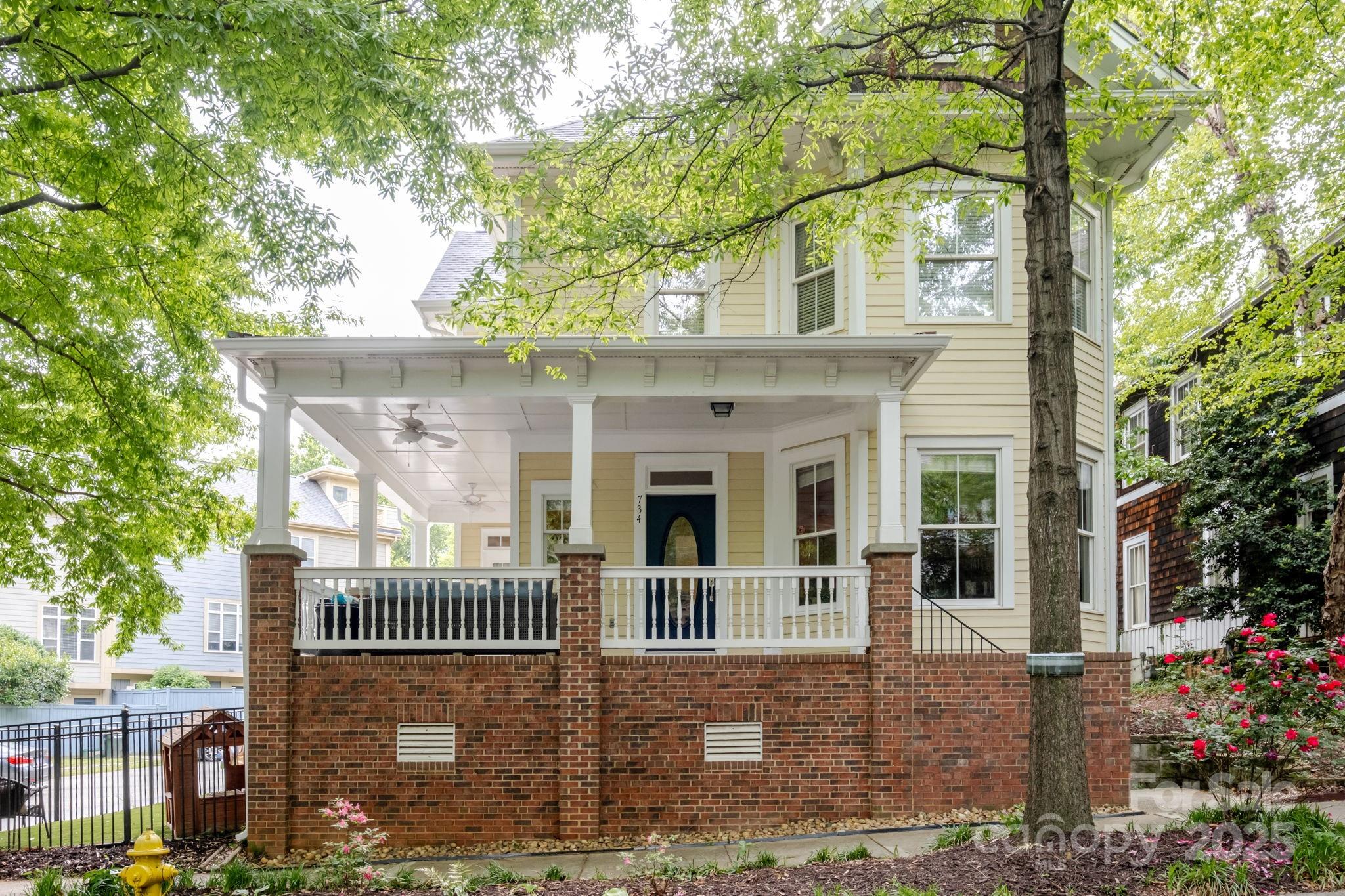 734 E 10th Street