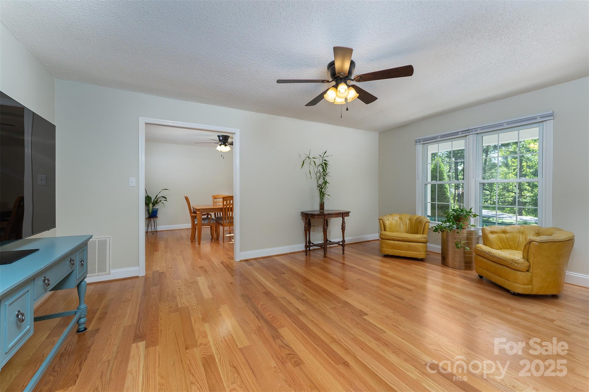 22 Glen Cove Road