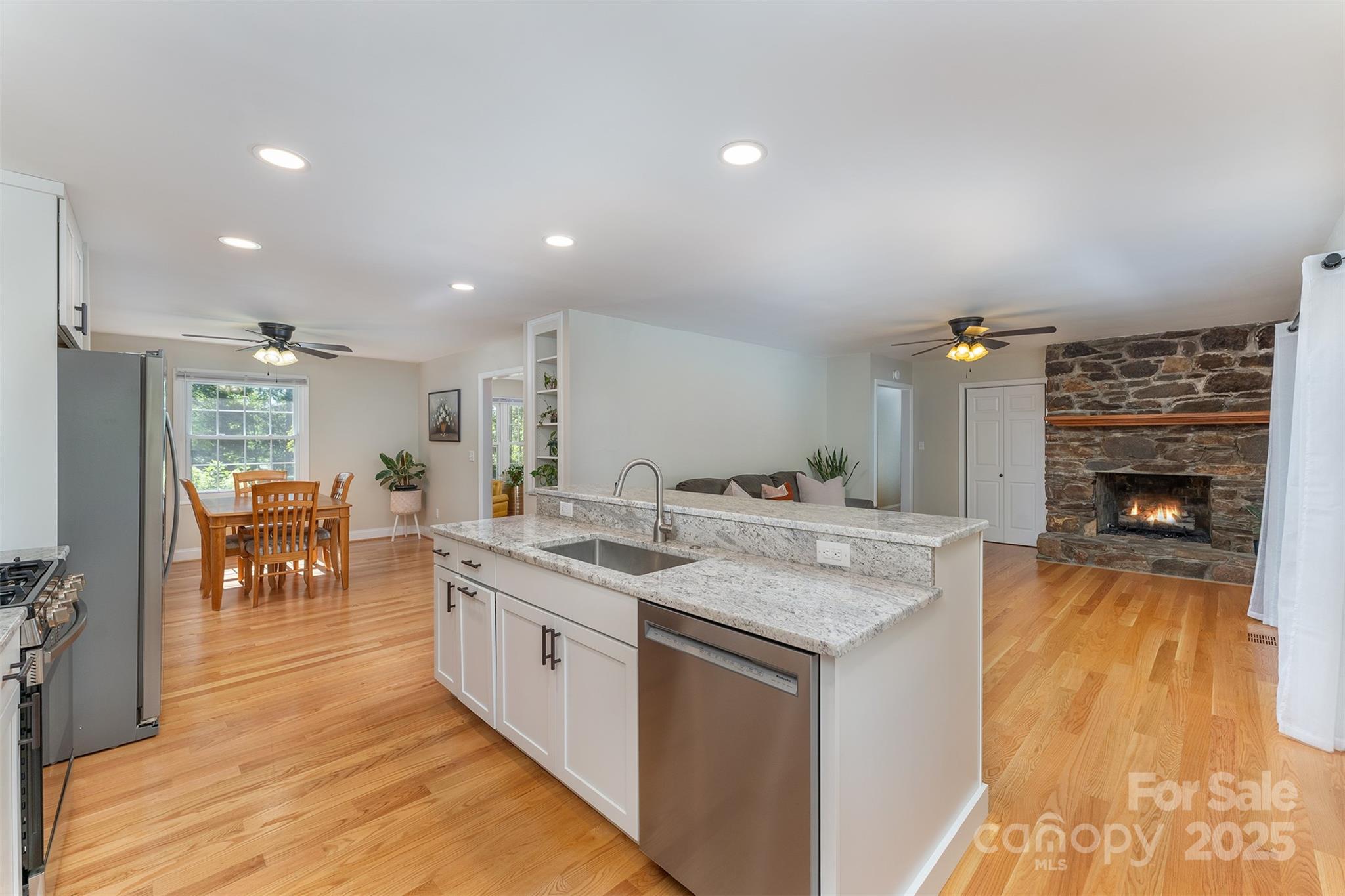 22 Glen Cove Road