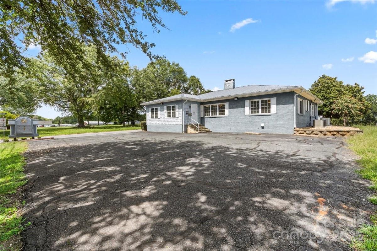 492 W Main Street