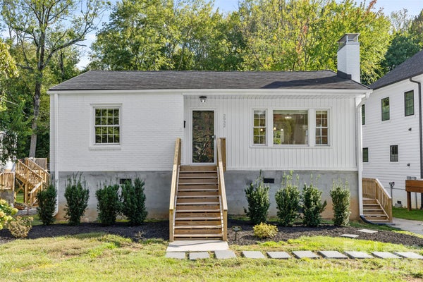 2932 HANSON DR, CHARLOTTE, NC 28207 - Image 506cd9edfdf7b6024bf8063d52a3ac54/889045897