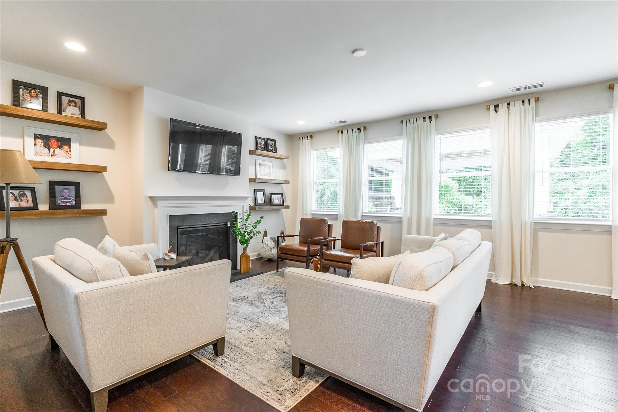 Lake Crest - Residential