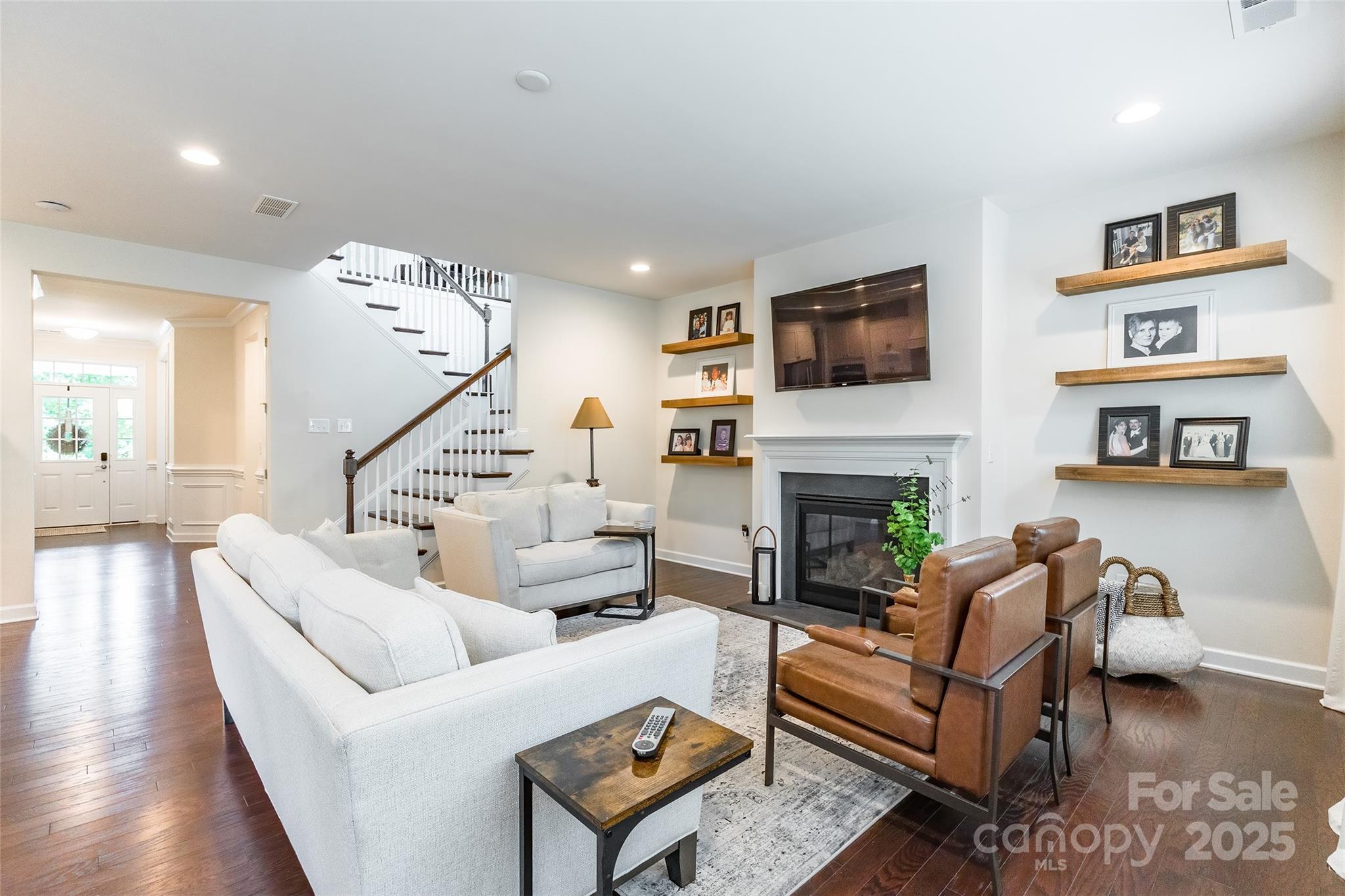 Lake Crest - Residential