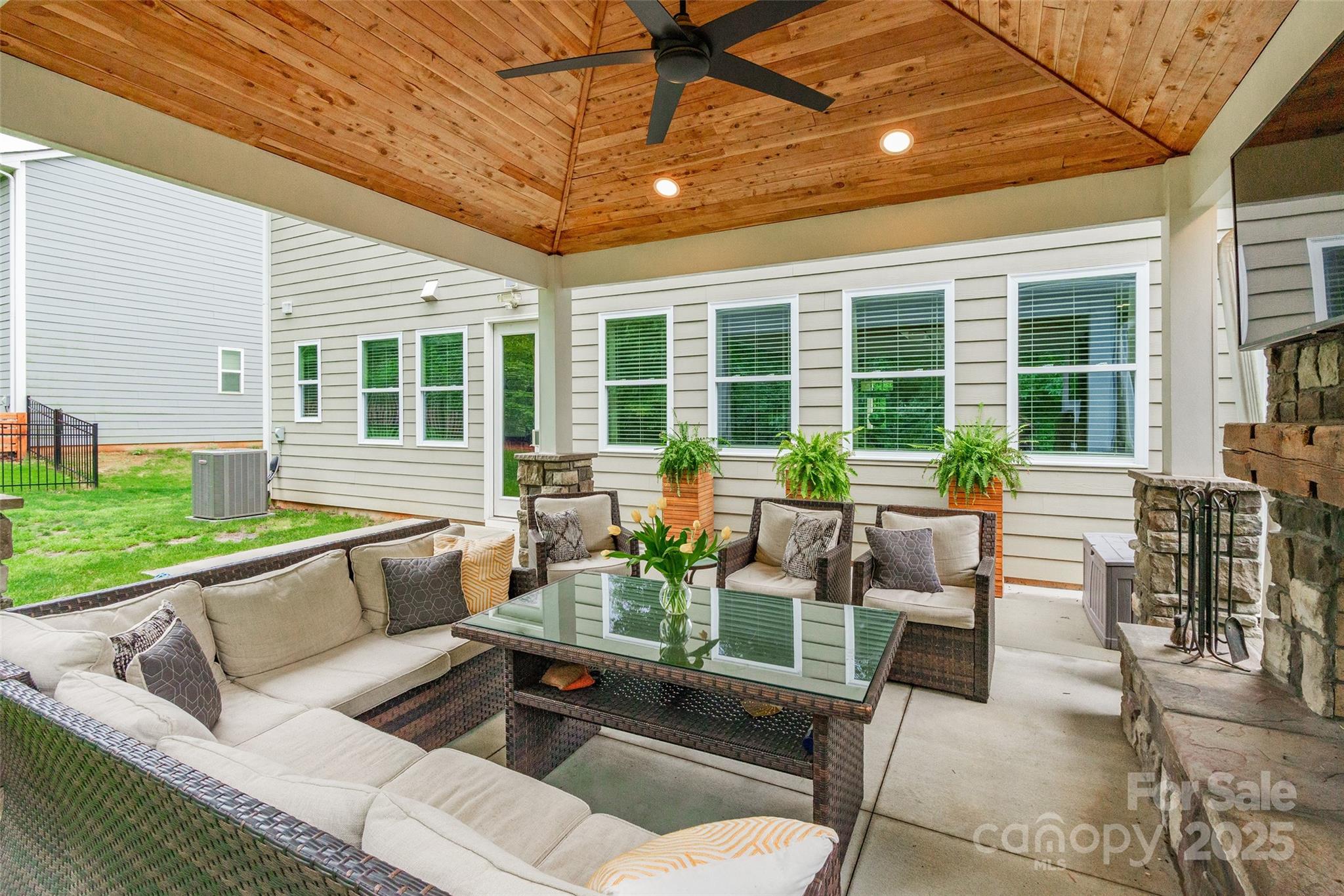 Lake Crest - Residential