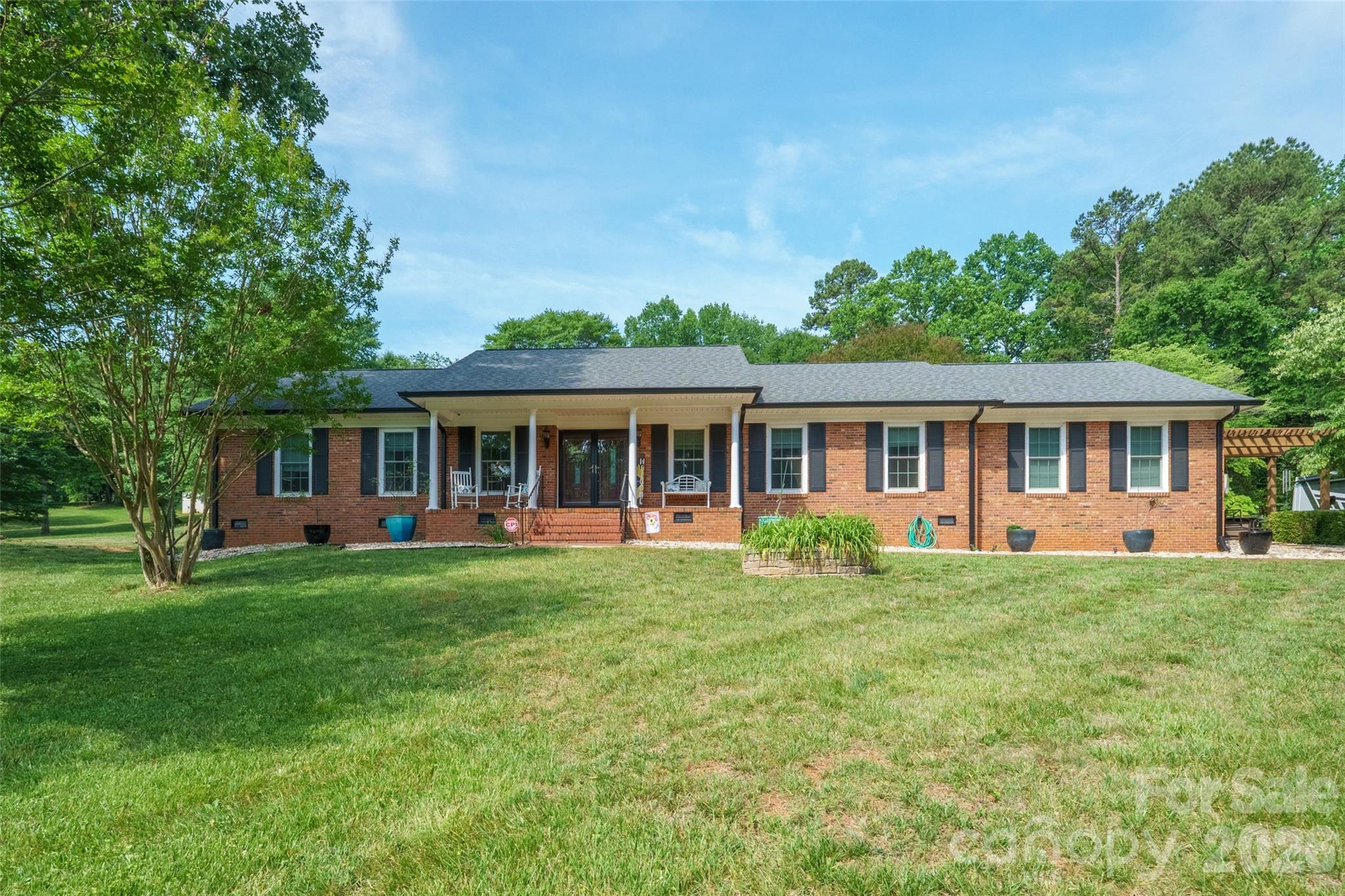 Photo 1 of 48 — 435 W Central Avenue, Mount Holly, NC 28120