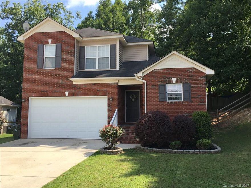 Wonderful Waxhaw community! Minutes away from dining, shopping, and antiquing!