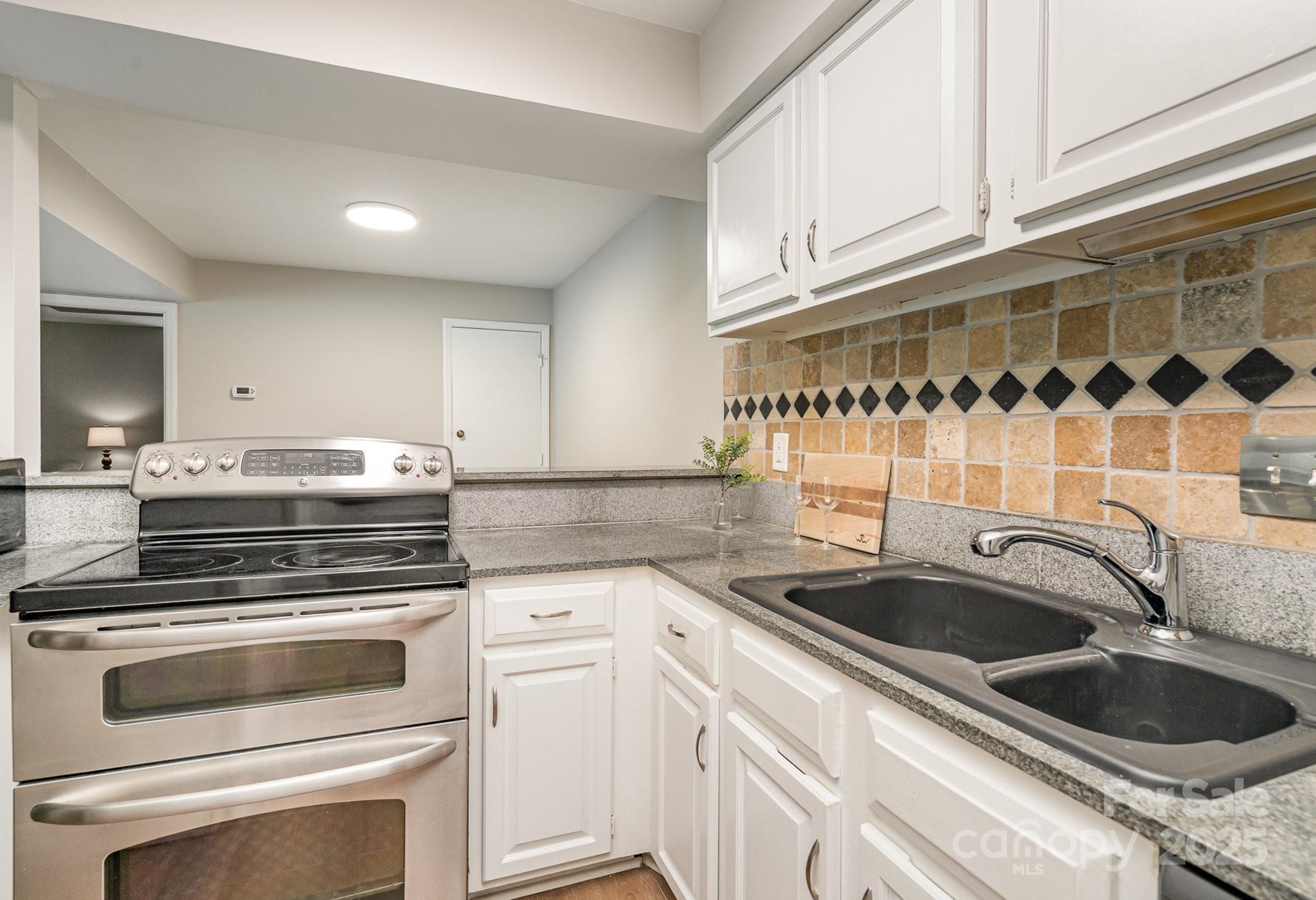 1600 Sharon Road W 8