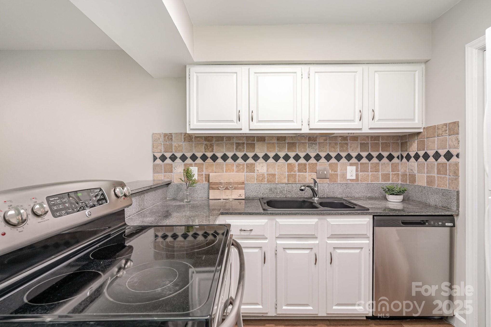 1600 Sharon Road W 8