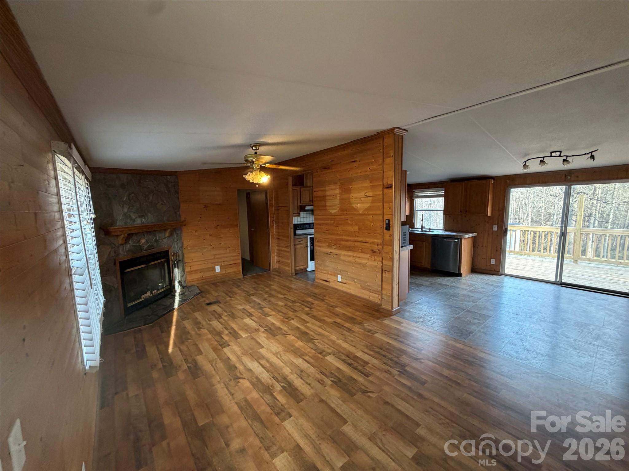 215 Humphrey Boulevard