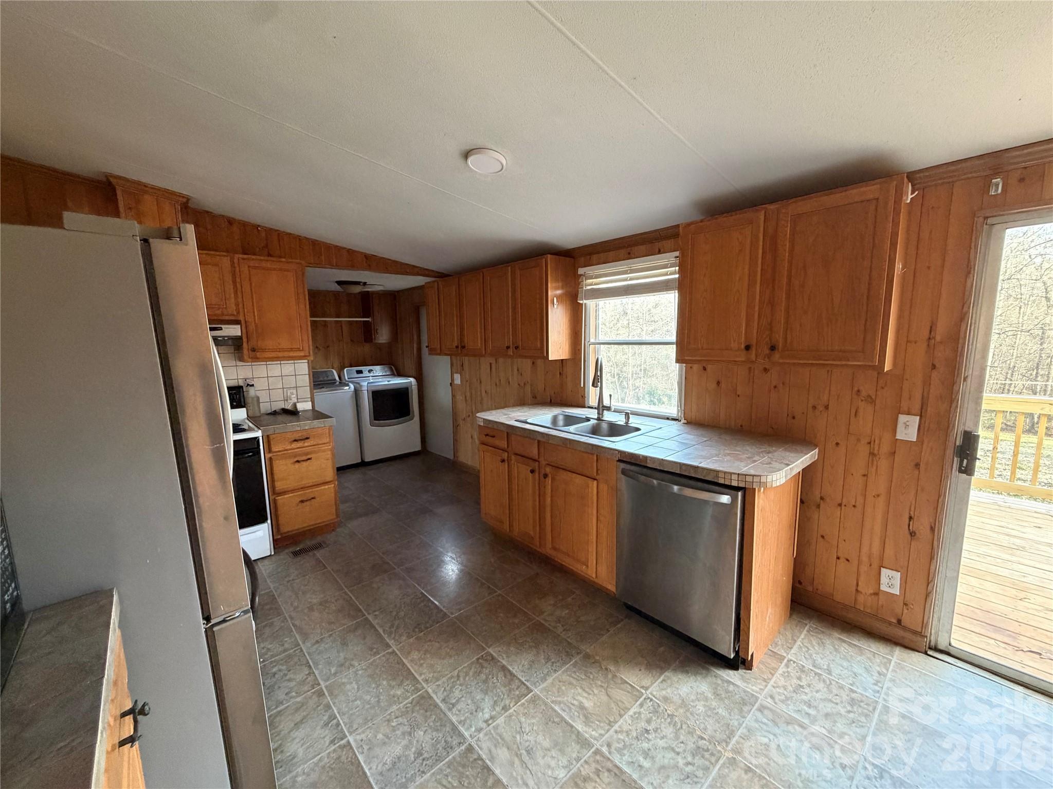 215 Humphrey Boulevard