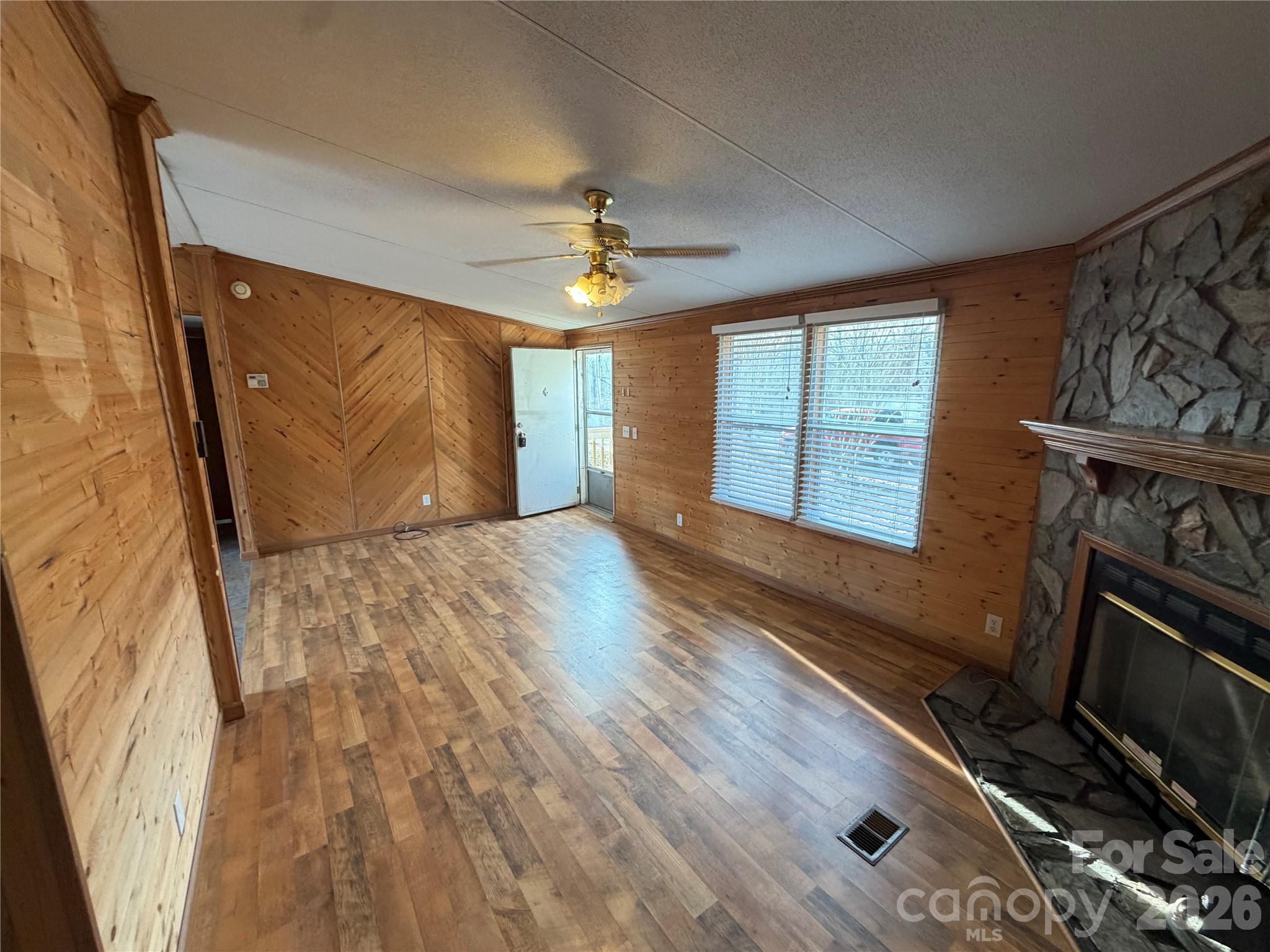 215 Humphrey Boulevard