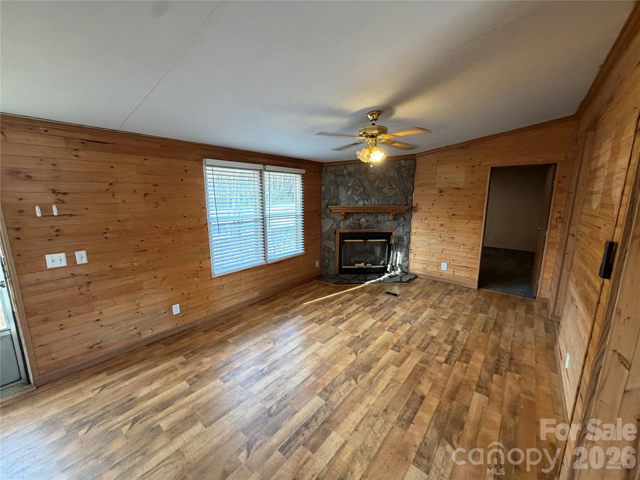 215 Humphrey Boulevard