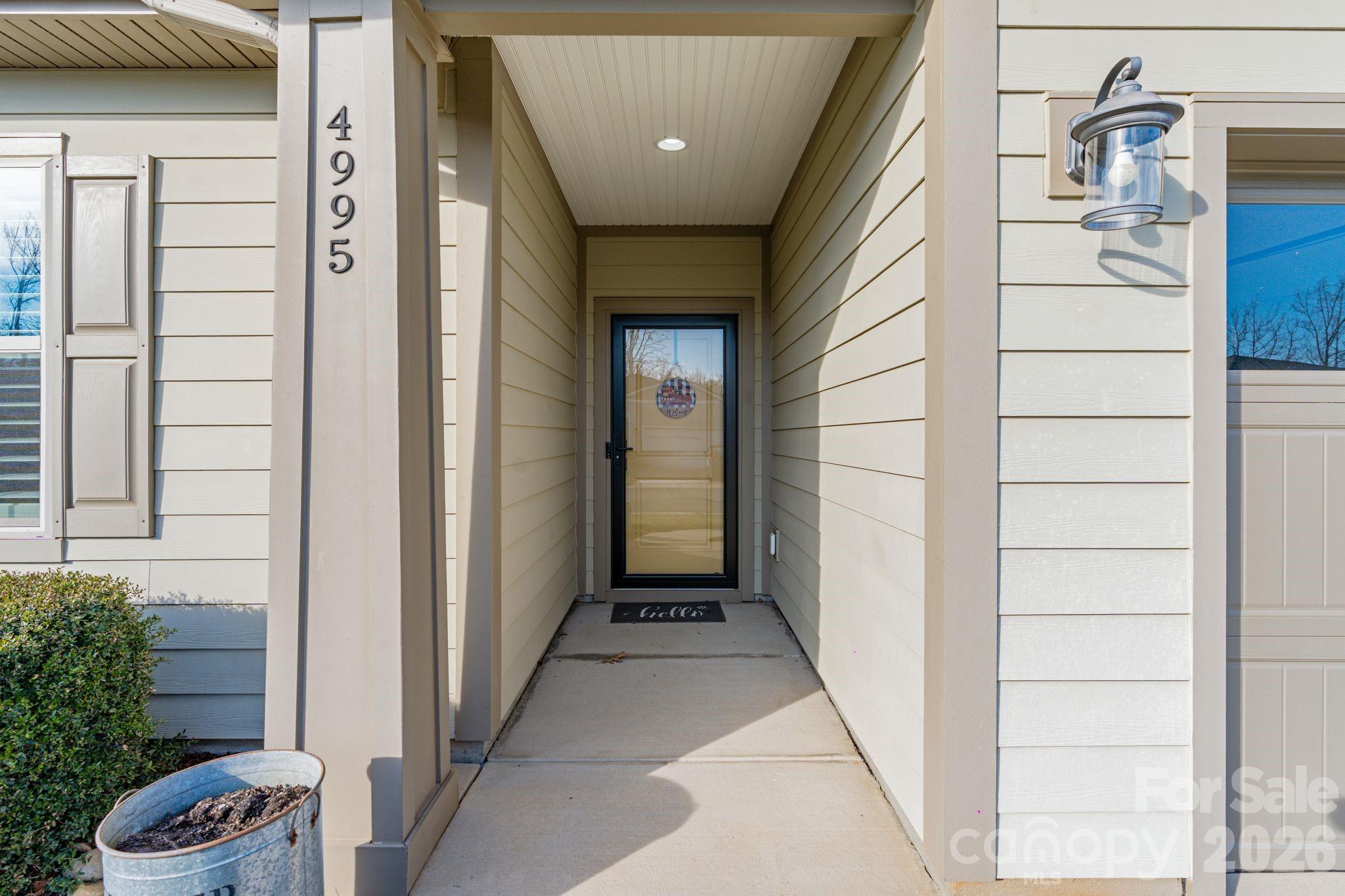 4995 Looking Glass Trail