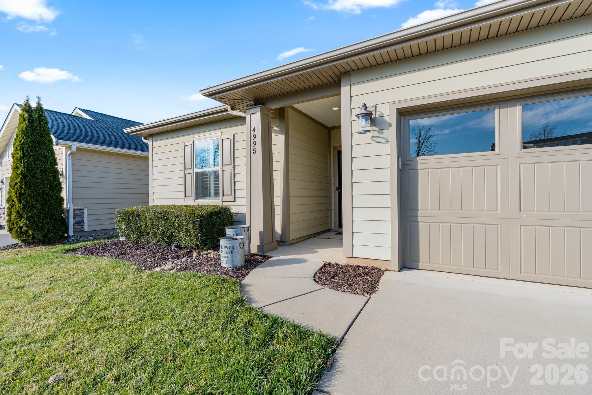 4995 Looking Glass Trail