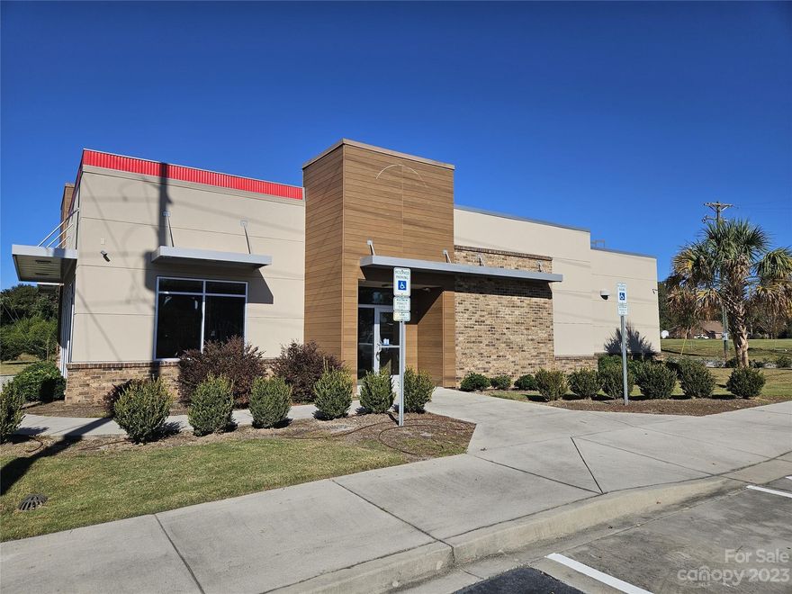 We are pleased to present 2,966 Square Foot former Burger King second generation restaurant space.  Ample parking.
