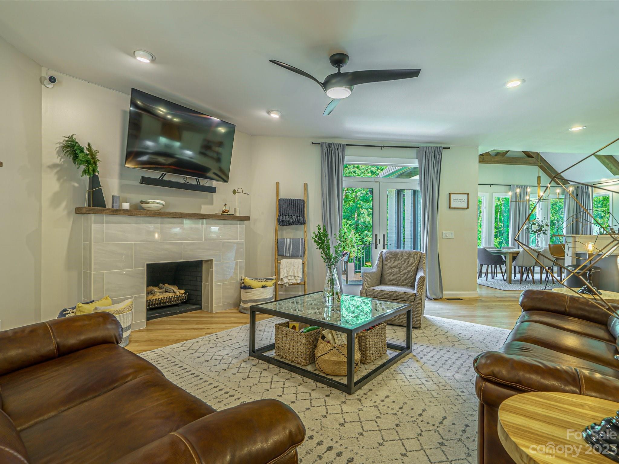 Country Club Acres - Residential