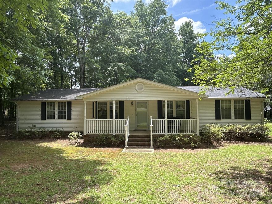 Well maintained ranch home on a large lot. This 3BR, Fort Mill home sits on a large lot with a 2 car carport and 3 storage/utility buildings. Enjoy the unique primary bathroom, open living room/dining area and deck overlooking the rear yard. Convenient to grocery, gas and I-77.

Please note Renters Insurance is required. Pet Fee is per pet that does not exceed 35 lbs.