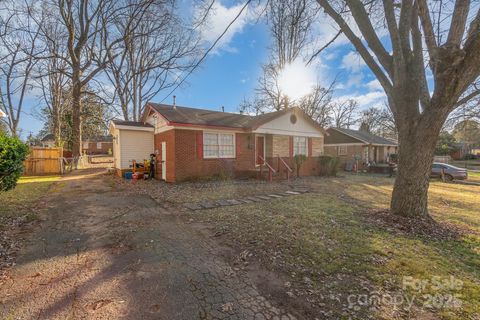 Photo of 2819 Denview Lane, Charlotte, NC 28208 (MLS # 4323171)