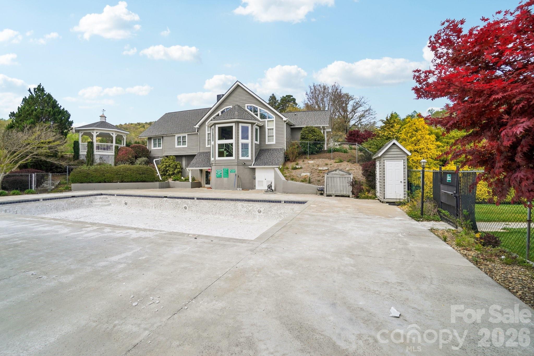 Deerlake Village - Land