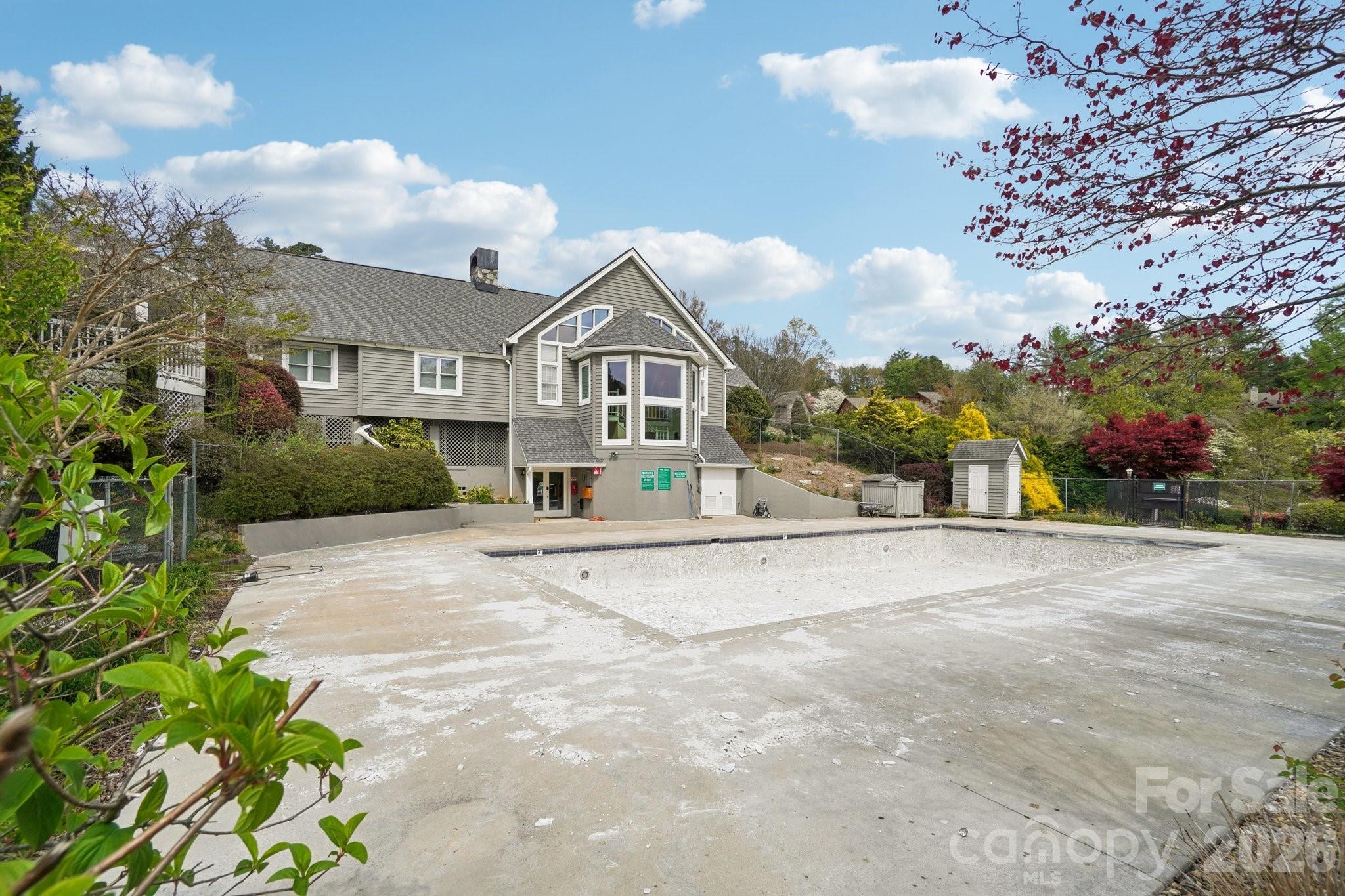 Deerlake Village - Land