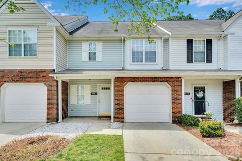 Photo of 9653 Terrier Way, Charlotte, NC 28269 (MLS # 4367093)