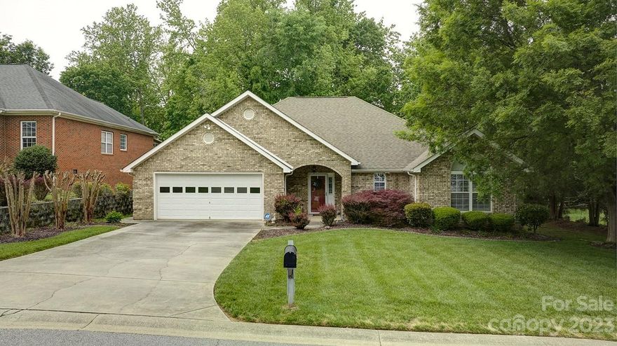 Super cute 3BR/2BA Ranch style home in Fort Mill. Fenced back yard for your fur babies, lot line is behind fence for added treelined privacy. Muted paint colors make this is a move in ready home to make your own. Large office, formal dining room, kitchen and breakfast area. Large laundry with added storage. The sunroom is the perfect place to enjoy quaint gatherings or just to cozy up with your favorite book. Or enjoy dining al fresco on the deck! Come by and see one level living at it's best!