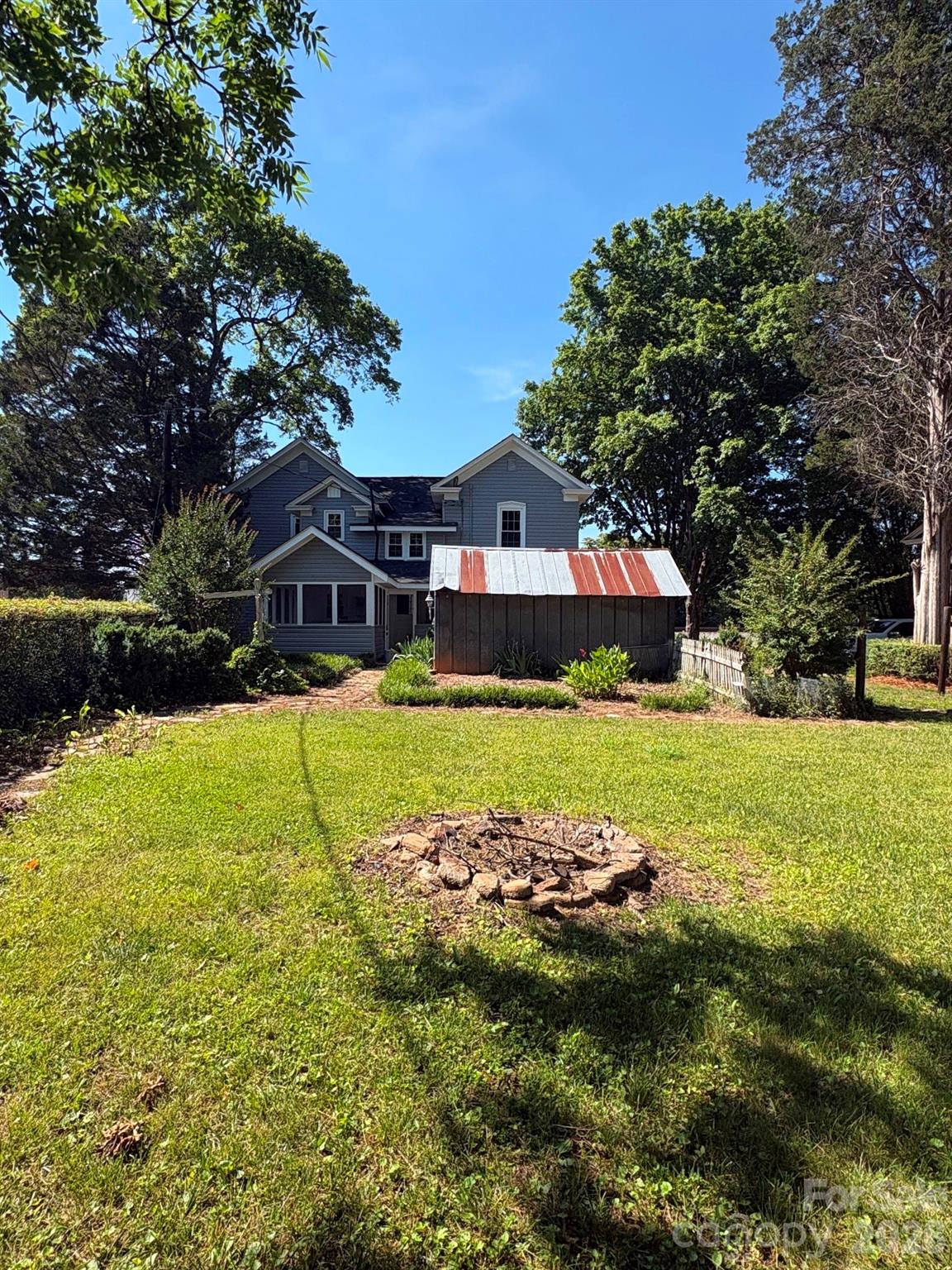 114 N Harris Street