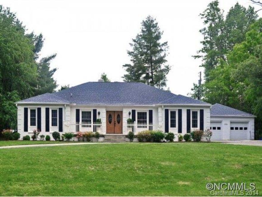 Beautiful one level brick home in one of Hendersonville's most desirable neighborhoods. NEWLY RENOVATED KITCHEN AND BATHROOMS. Kitchen now opens into family the room. Beautiful level yard. 2-car garage with attic storage and a canning room below.